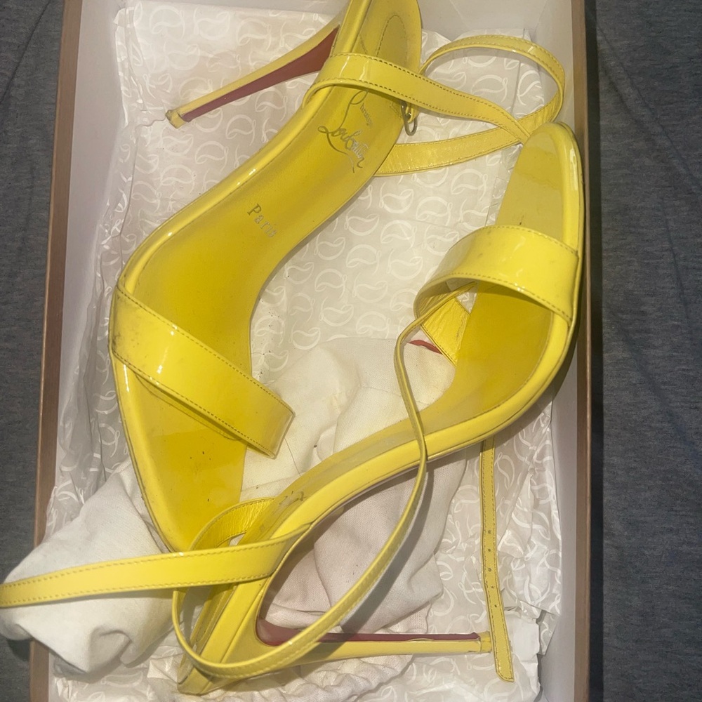 Loubigirl in yellow